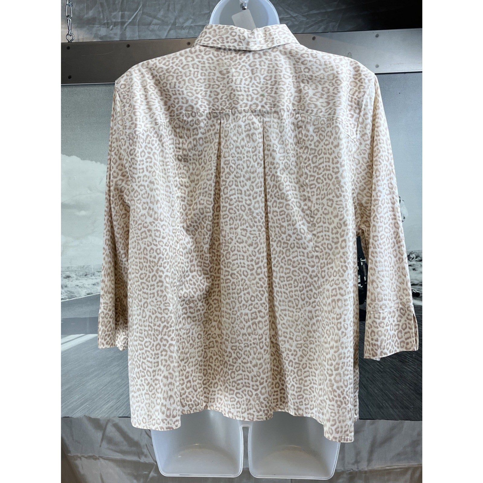 CHICOS Shirt Women's Size 3P Button Up Blouse Top Cheetah Print No Iron