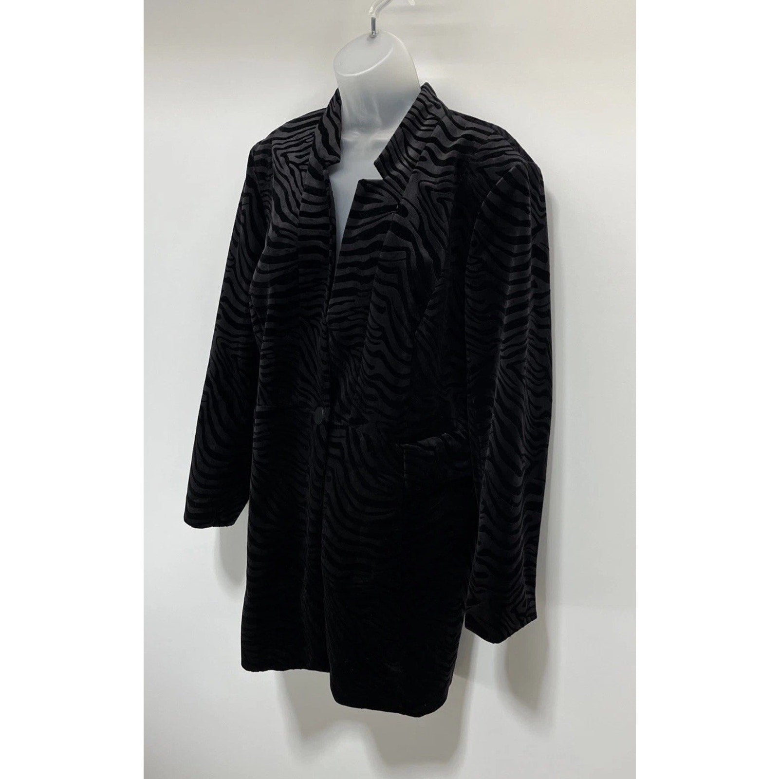 CHICO'S BLACK EMBOSSED ZEBRA PRINT VELVET JACKET SIZE 3 NWT