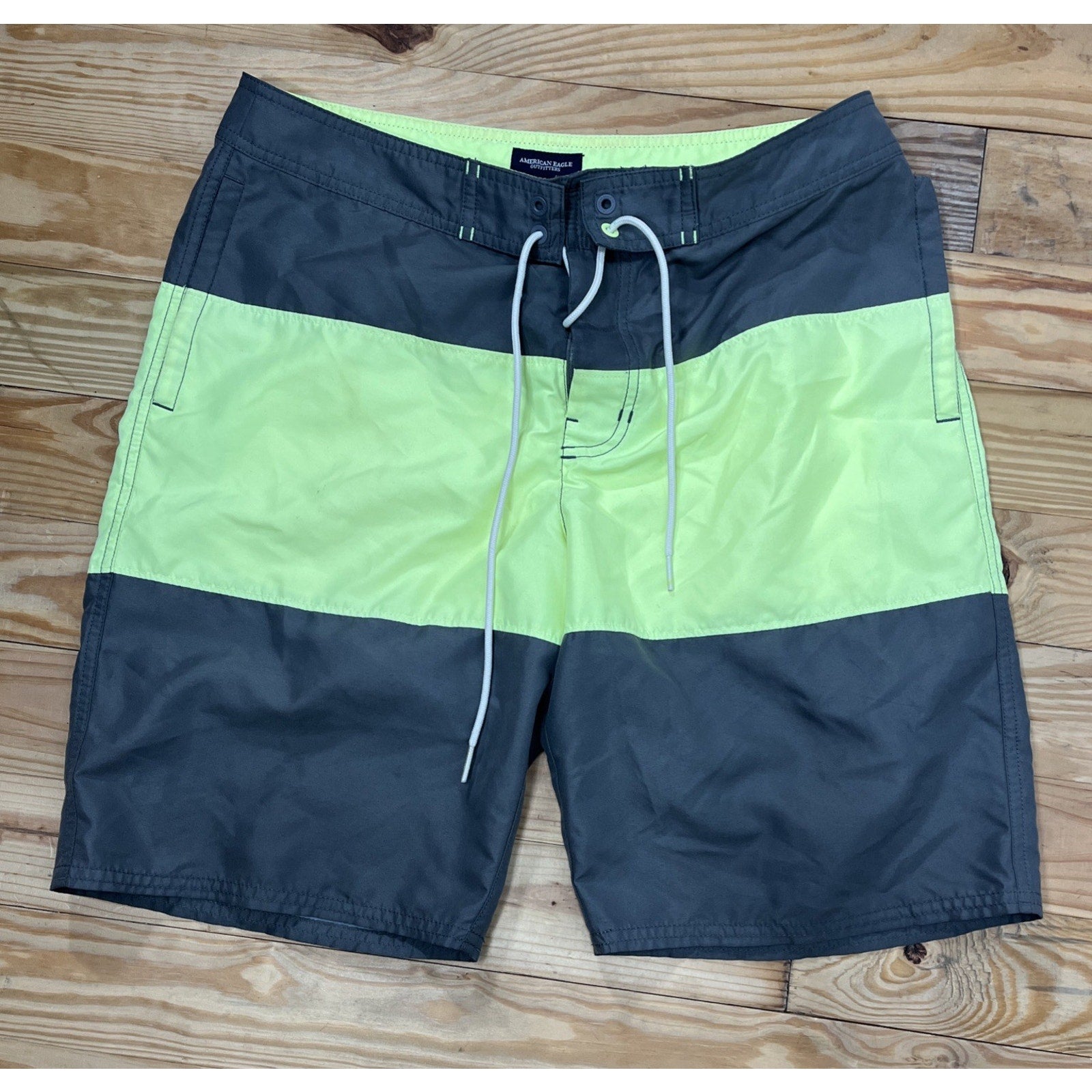 Men's American Eagle Unlined Gray & Green Striped Swim Trunks w/ Pockets Sz M