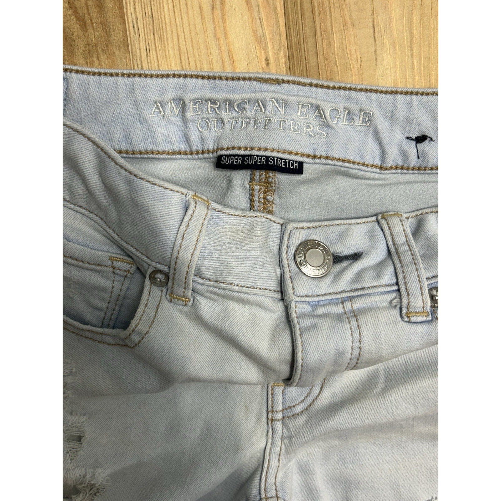 American Eagle Outfitters Midi Denim Light Blue Short Size 4