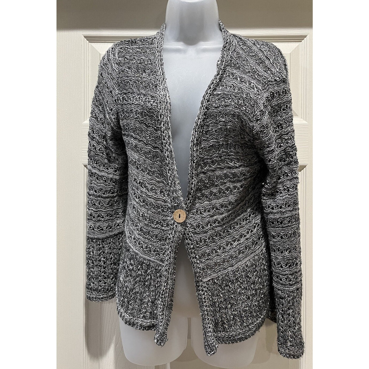 Kim Rogers Gray Textured Knit Cardigan One Button Closure Women's Size Large