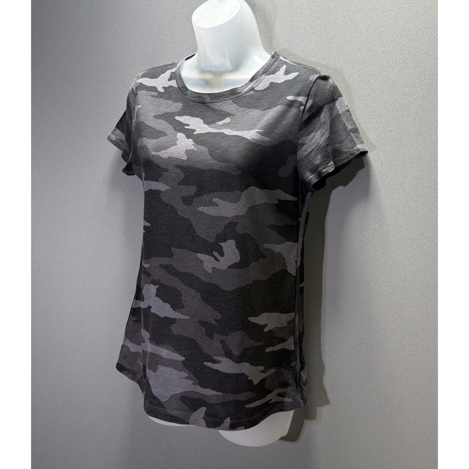 Athleta Cotton camo crew tee shirt Size Small