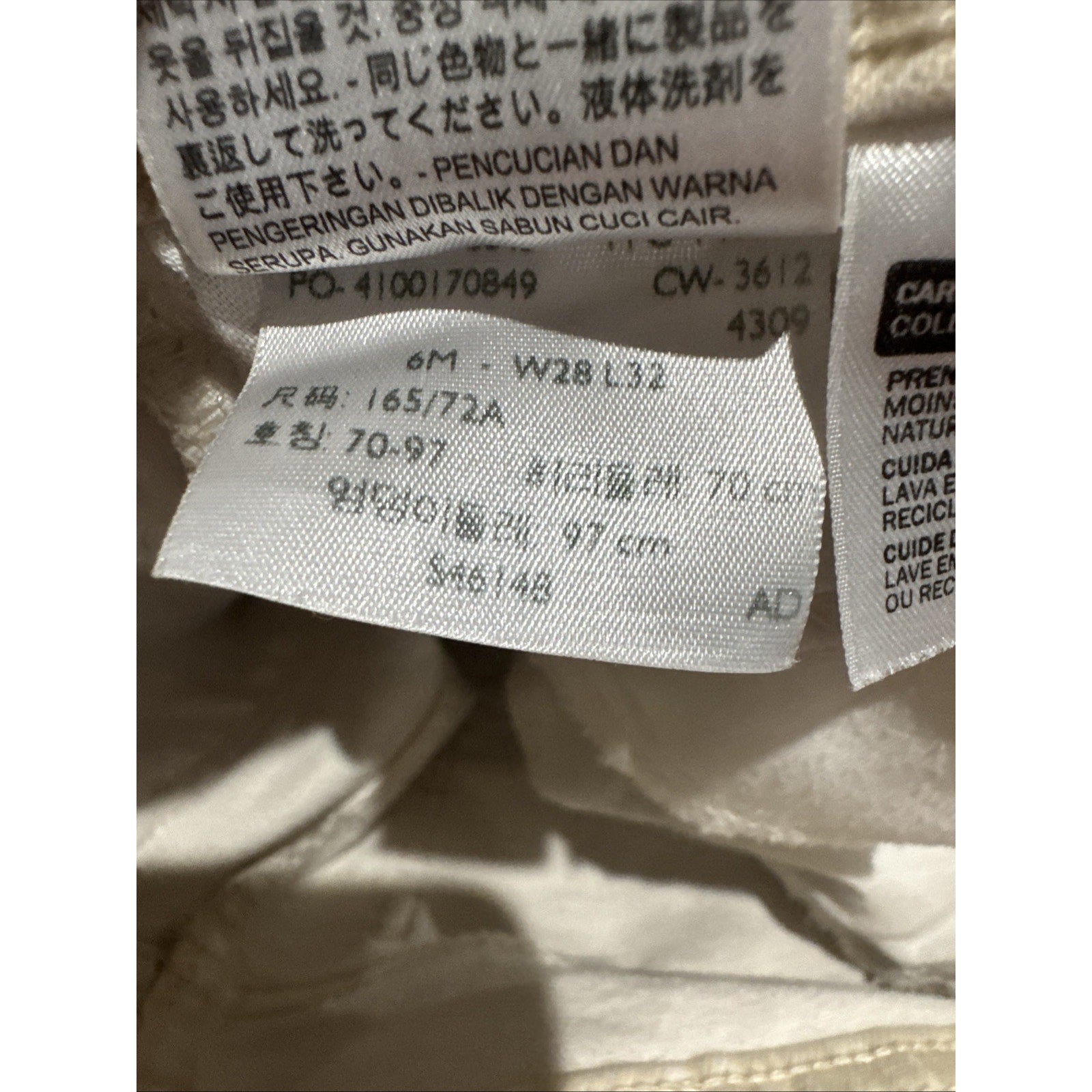 Levi's Size 6M Women’s Legging Jeans Inseam 28” Printed Cream and White