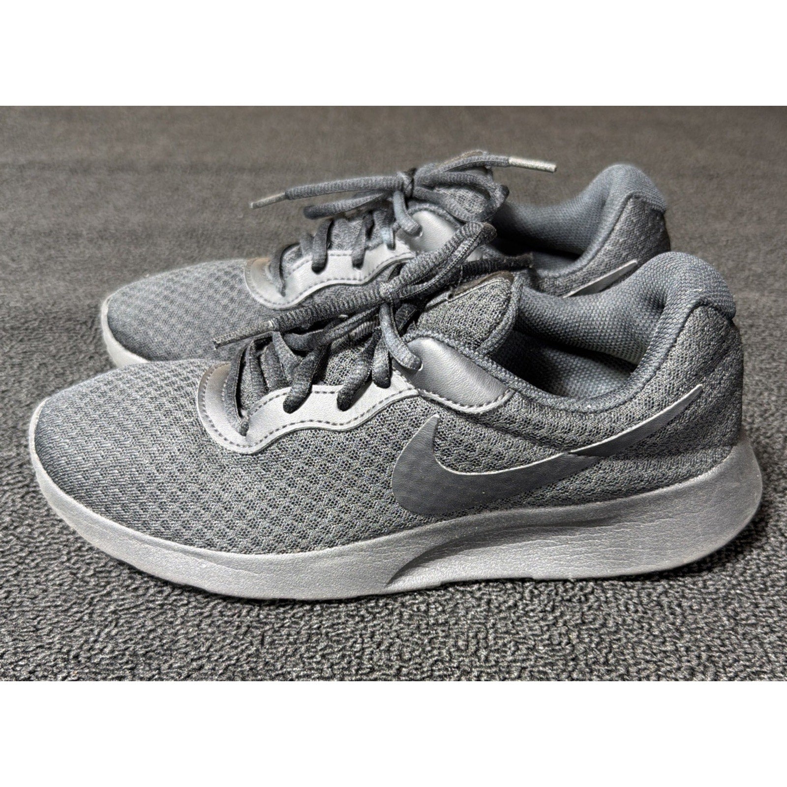 Nike Tanjun DJ6257-002 Womens 9 Running Shoes Black Athletic Sneaker