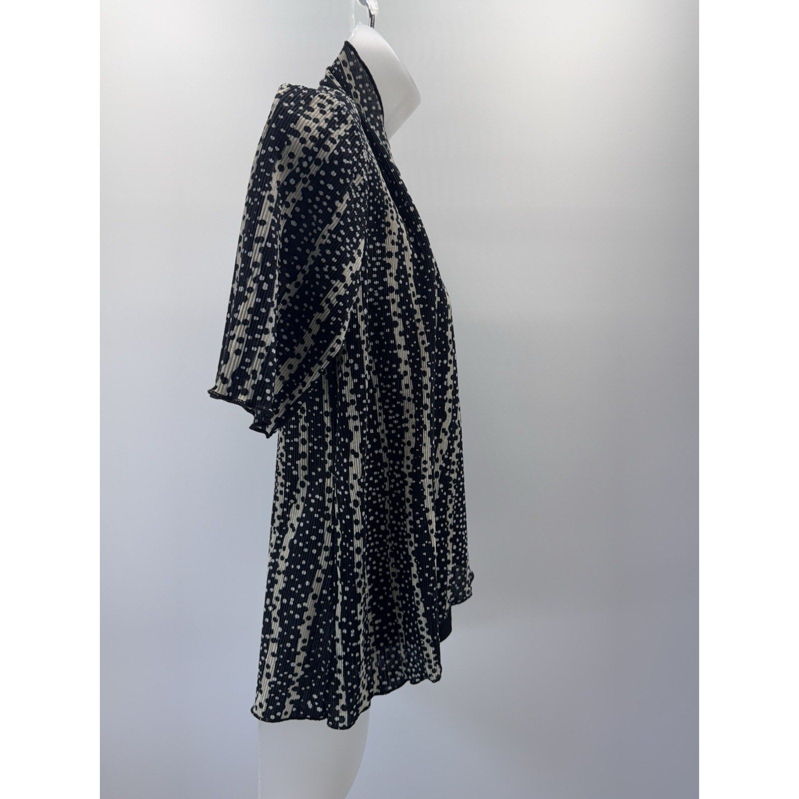 Notations Shirt Women’s Petite S Short Sleeve Layered Cardigan Tank Cream Black