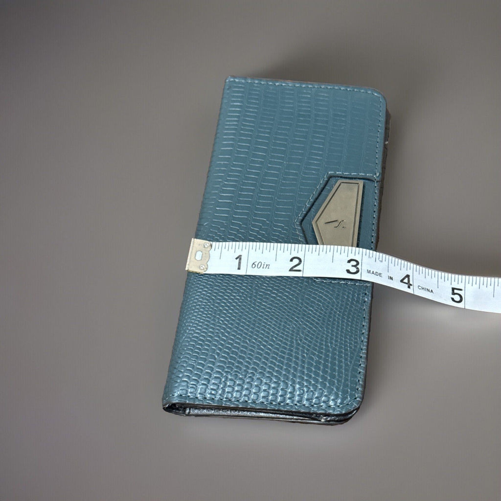 Simply Vera Wang Woman’s Green Wallet Credit Cards ID Pockets 6.75" x 5" EUC