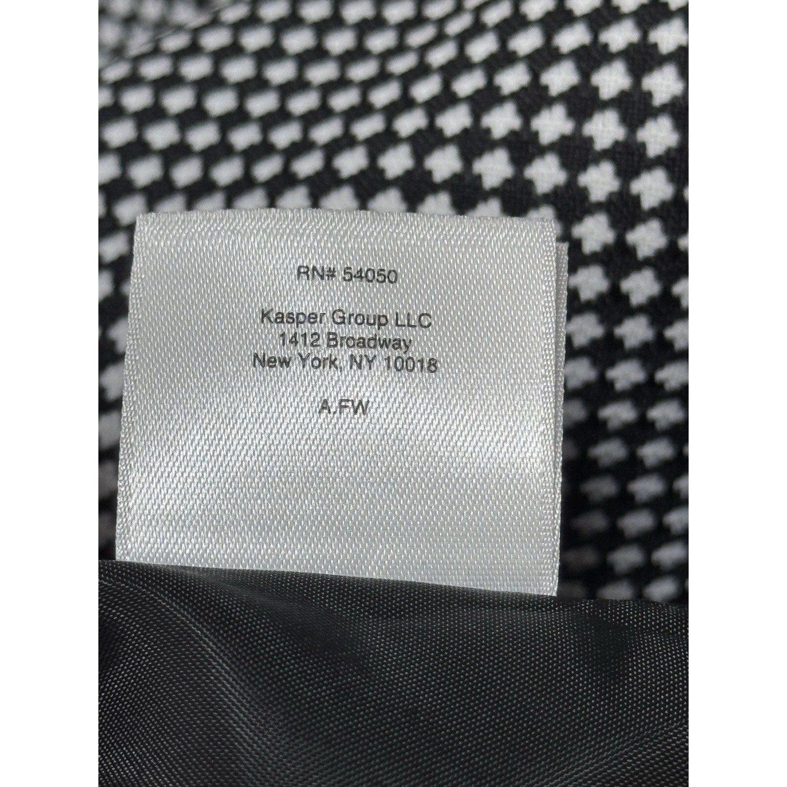 Le Suit Black Ivory Skirt Suit (2-Pieces) New With Tags Women’s Size 12 NWT