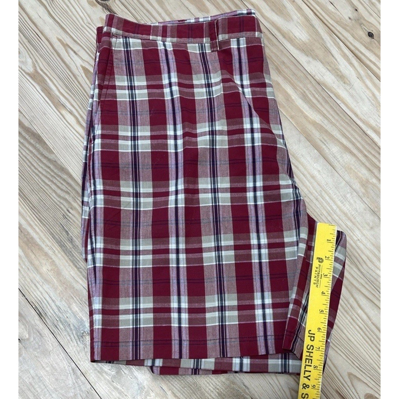 Haggar Mens 42 Bermuda Shorts Red Plaid Flat Front 100% cotton
