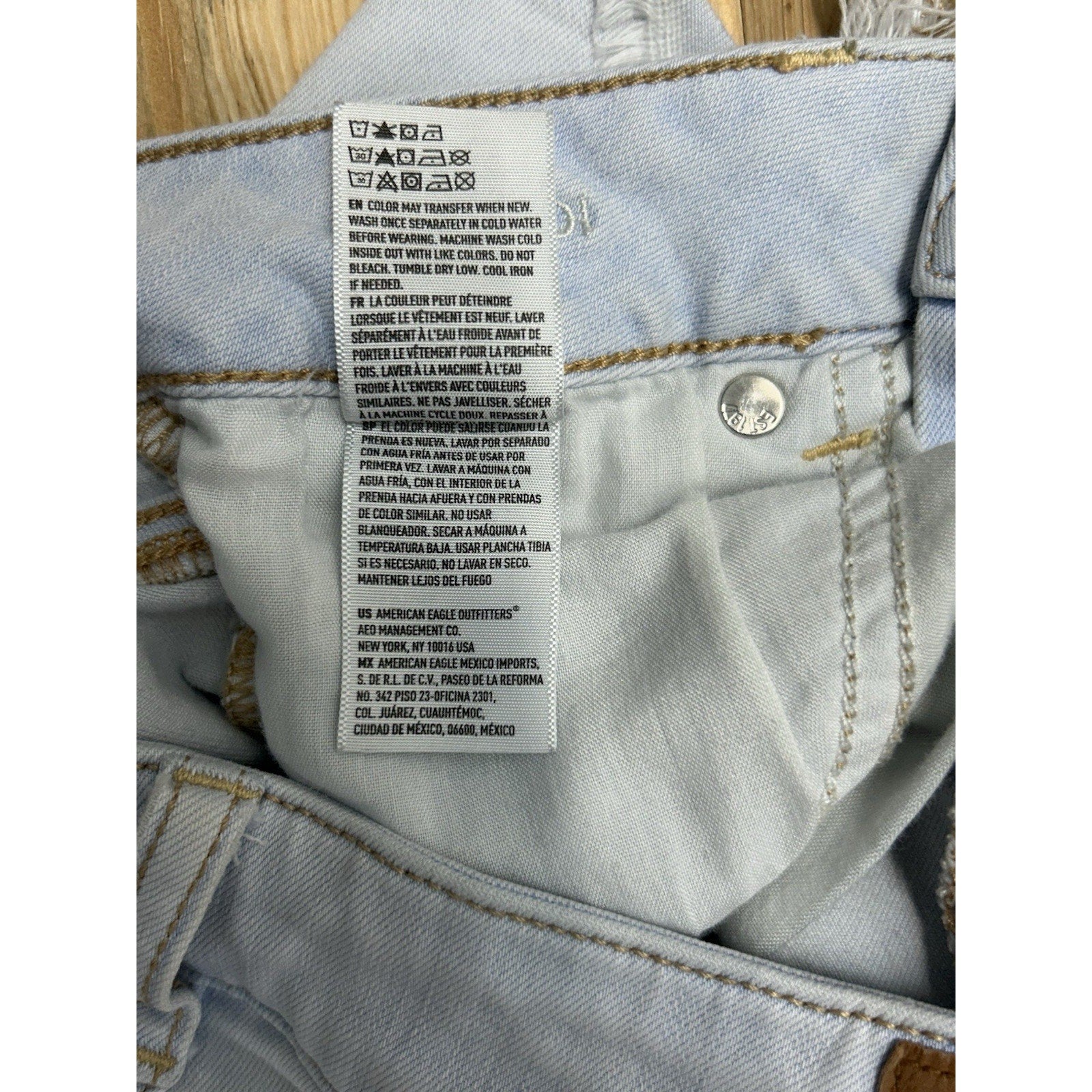 American Eagle Outfitters Midi Denim Light Blue Short Size 4