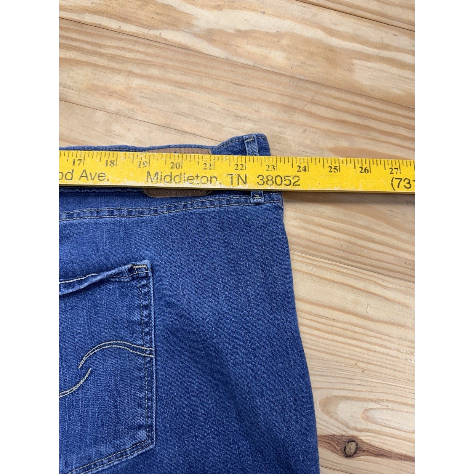 Levi Straus Signature Jean Shorts Women’s Plus Size 26W 45 Waist