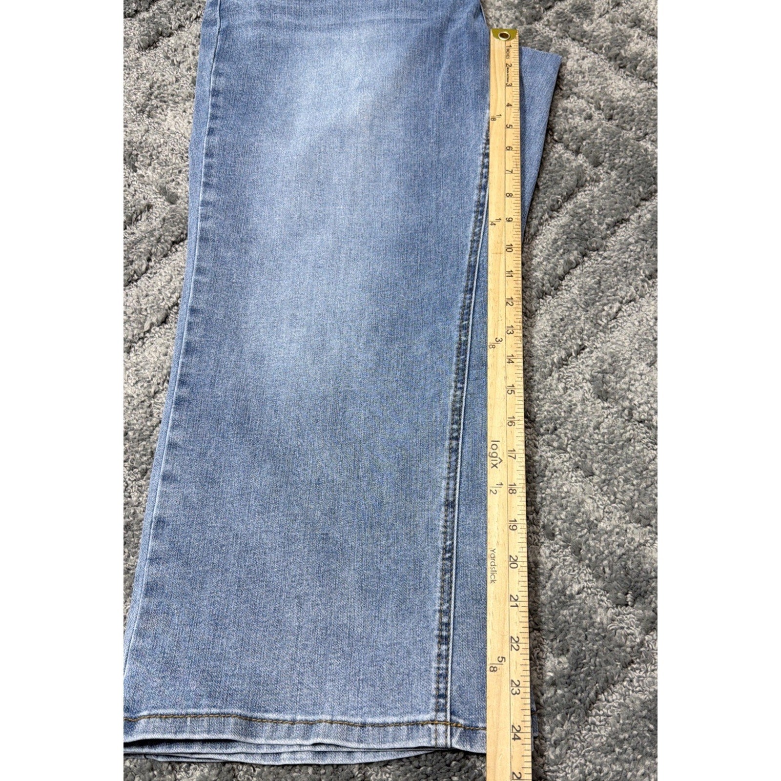 Judy Blue High Rise Wide Leg Crop Jeans in Medium Wash Size 14 32x25