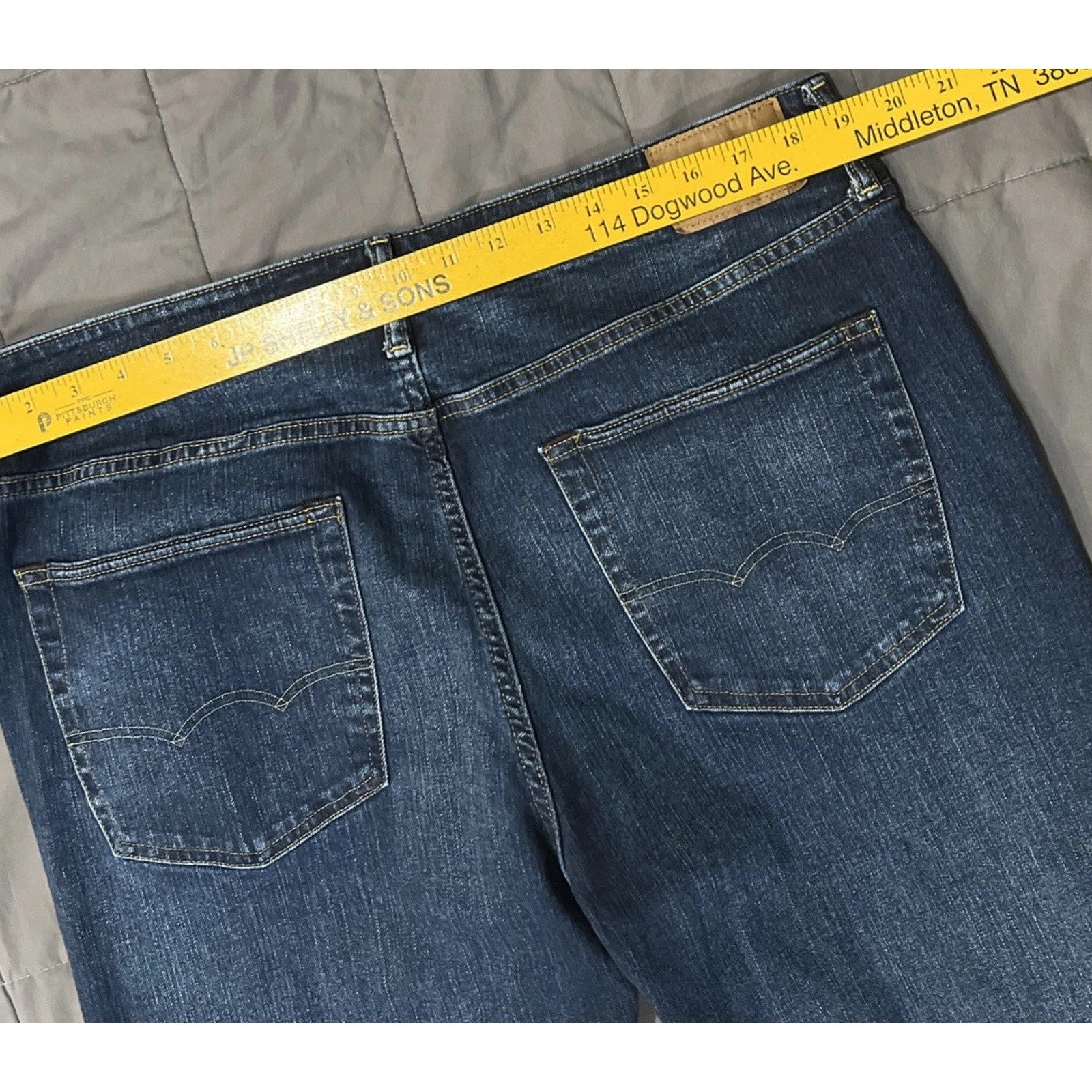 American Eagle Relaxed Straight Jeans Men's Size 36x30- Mid Rise Medium Wash