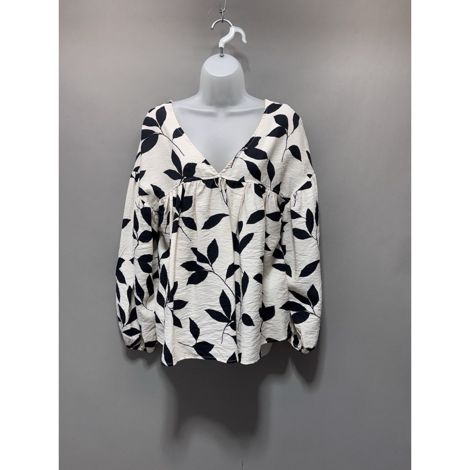 Ces Femme Abigail Top White With Black Floral Design No Tag Long Sleeve 2X