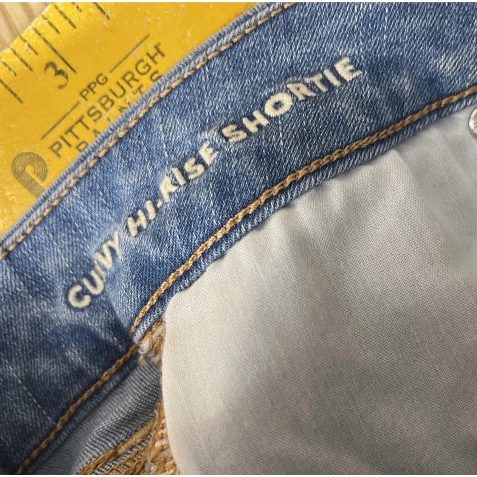 American Eagle Curvy High Rise Shortie Shorts Size 6 Medium Wash Cuffed Hem