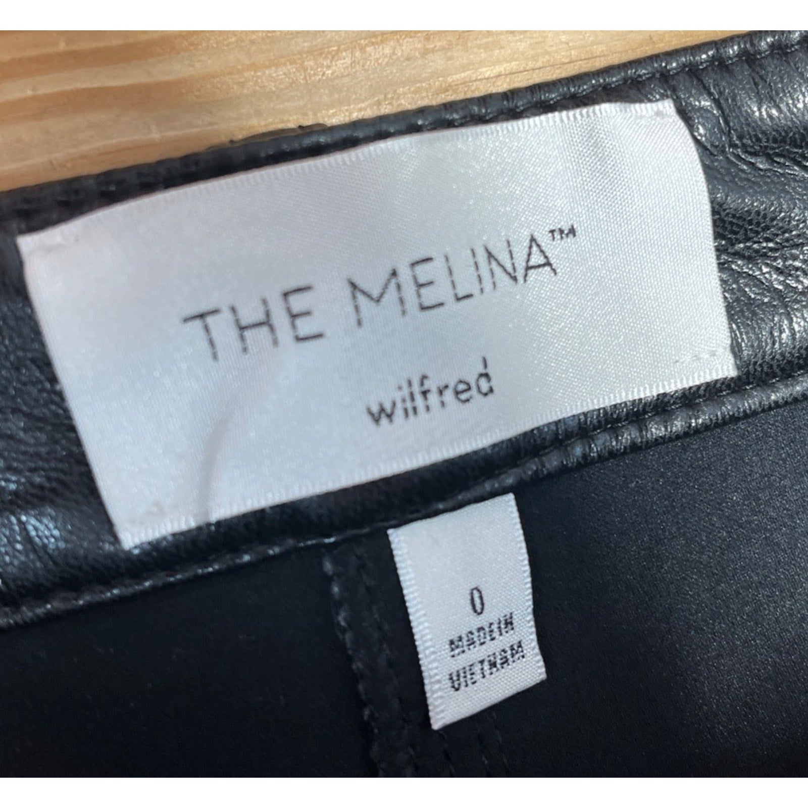NWT Wilfred Aritzia Sz 0 The Melina Faux Vegan Leather Straight Leg Pants Black