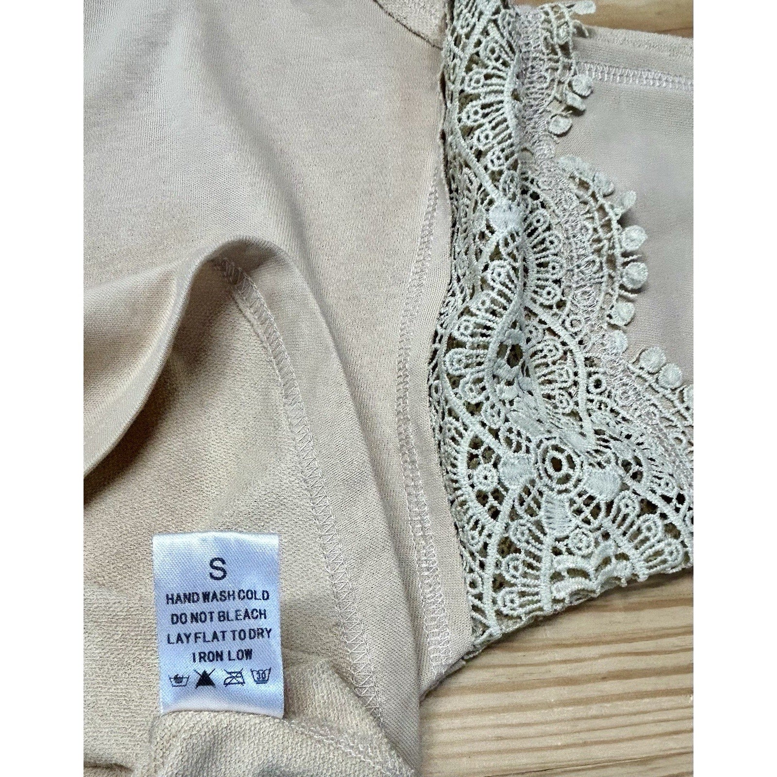 La Miel 100% Cotton Crochet Breezy Long Sleeve V-Neck Blouse Size Small (New) .