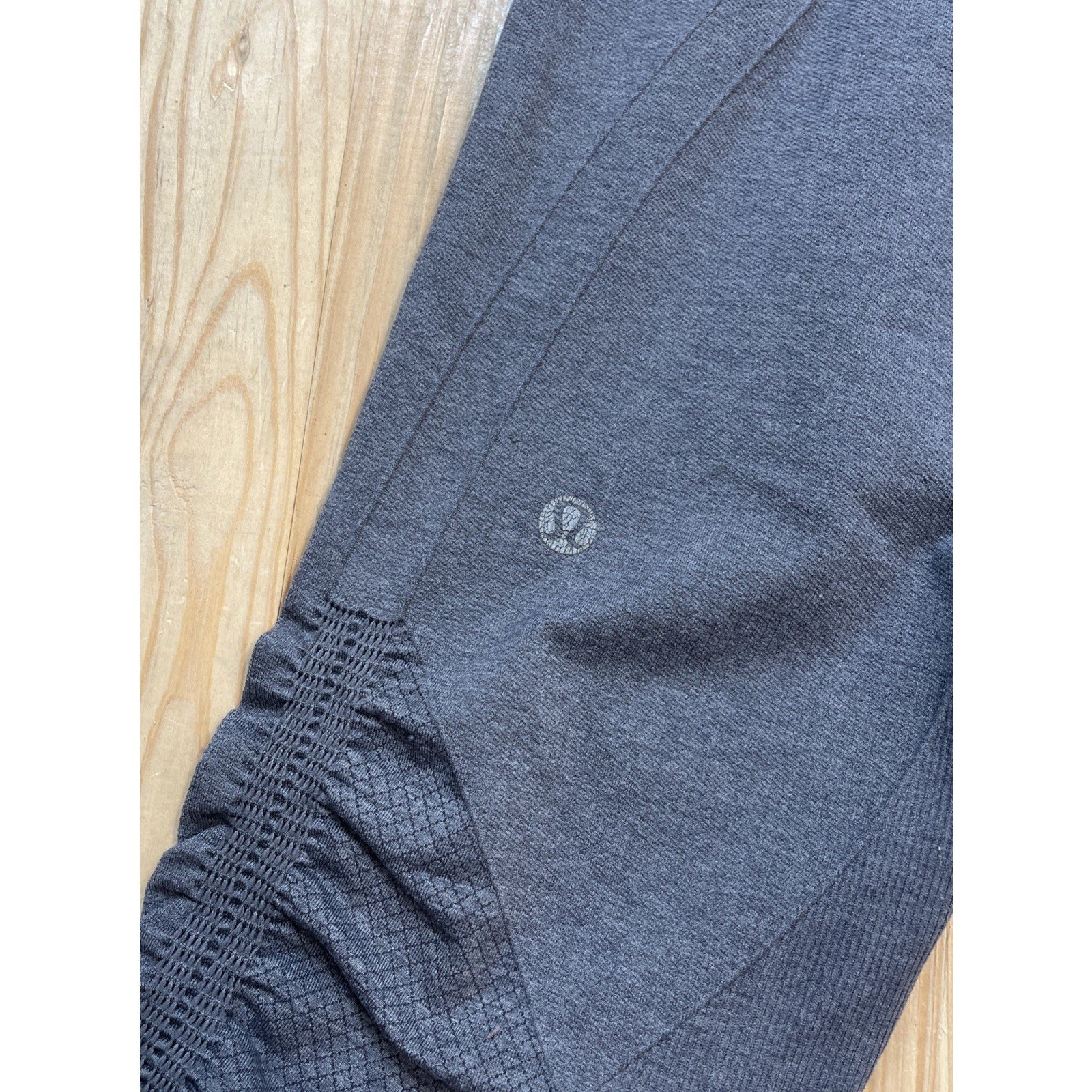 Lululemon Ebb And Flow Capri Yoga Leggings Activewear Scrunched Designs Size 4