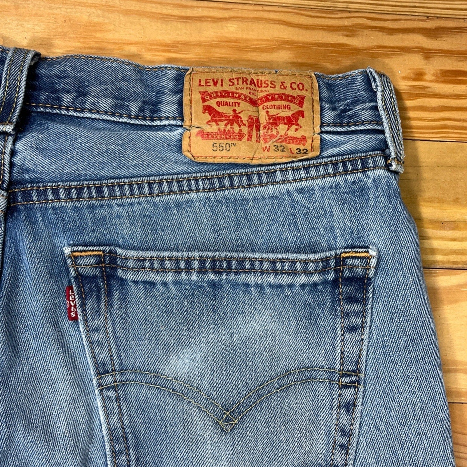 Levi's 550 Jeans Men's 32x32 Blue Relaxed Medium Wash Straight USA Denim