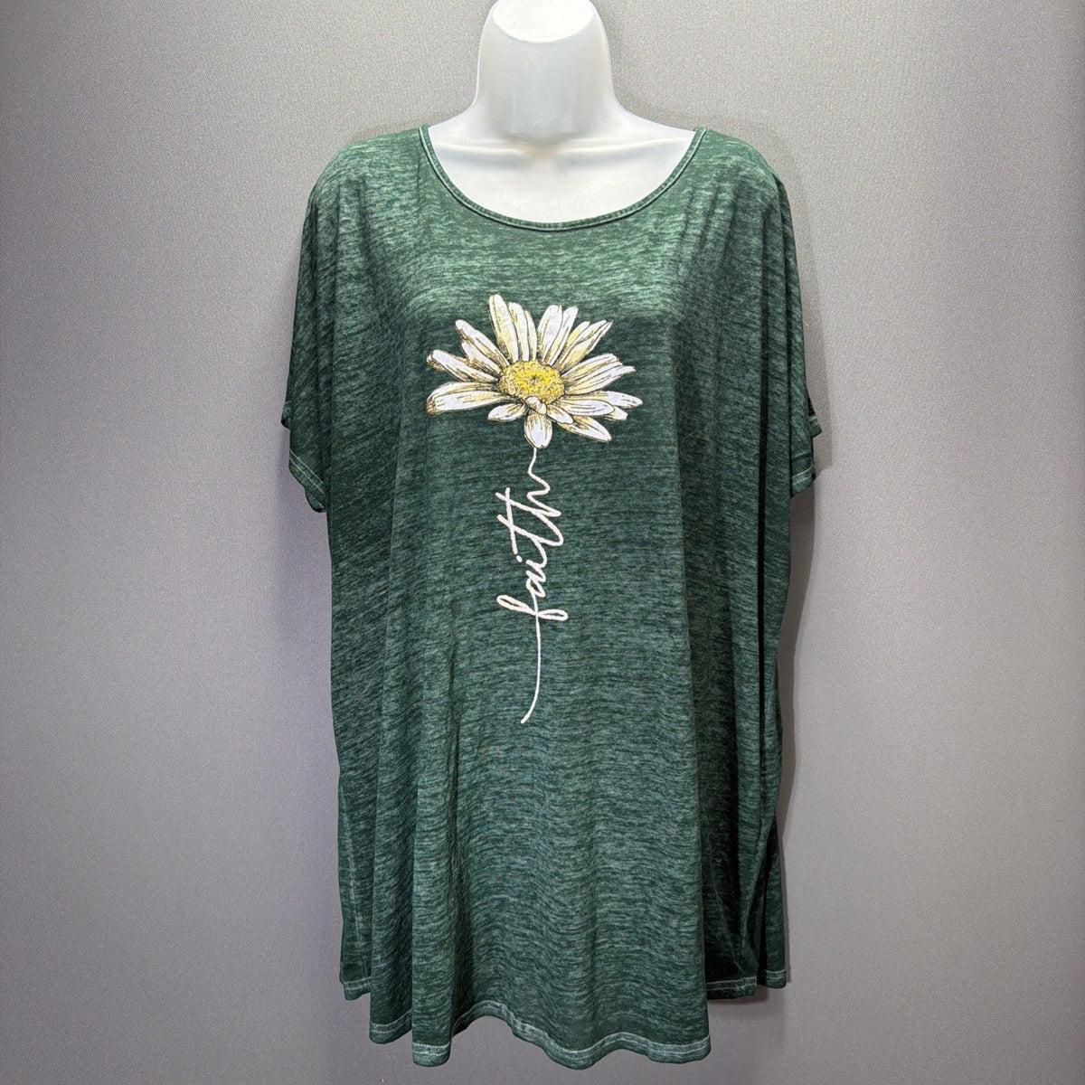 Women’s Joei and I Plus Size 3X Green Short Sleeve Top Metallic Sunflower