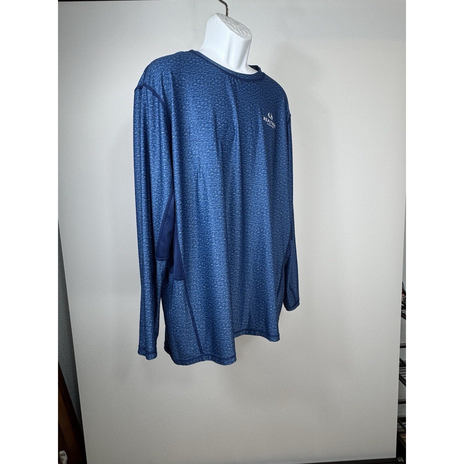 NEW Realtree Fishing Men's Shirt in Blue Reversible UPF30 Size 2XL