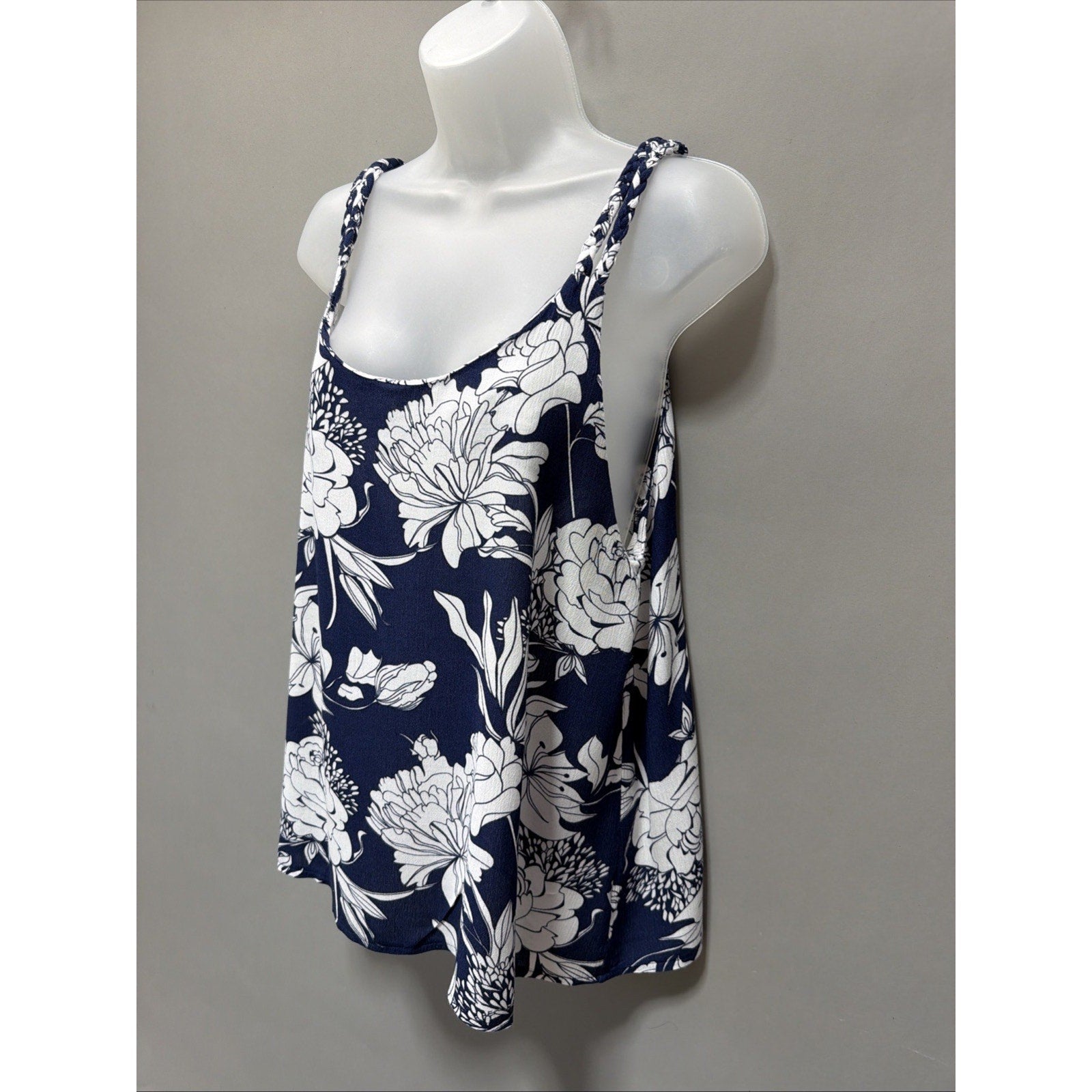 Juniper + Lime Shirt Womens Large Blue White Floral Sleeveless Tank Beach