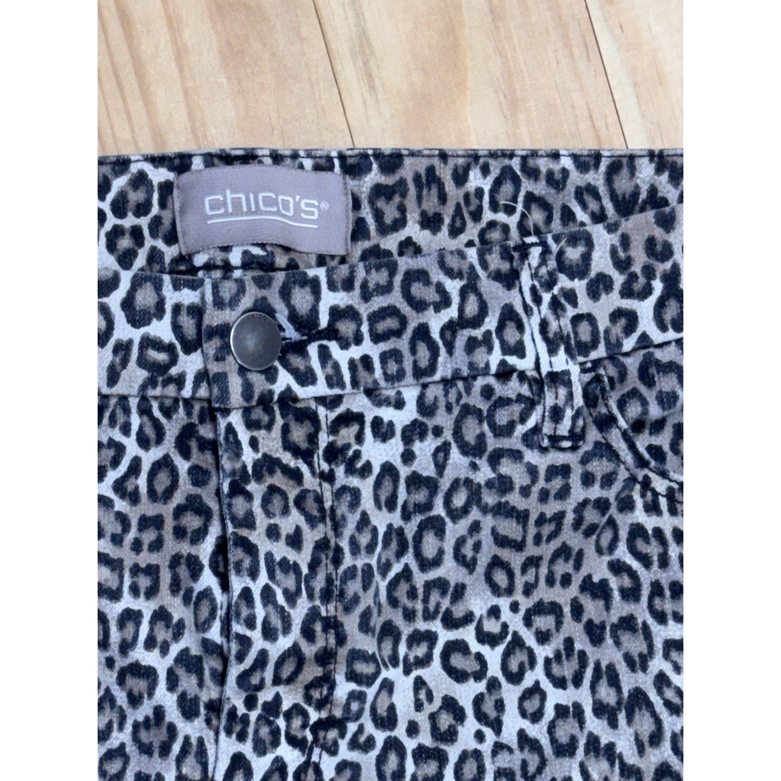 Chicos Sz 2 US L 12 Cheetah Spots Girlfriend Ankle Jeans Animal Print Stretch