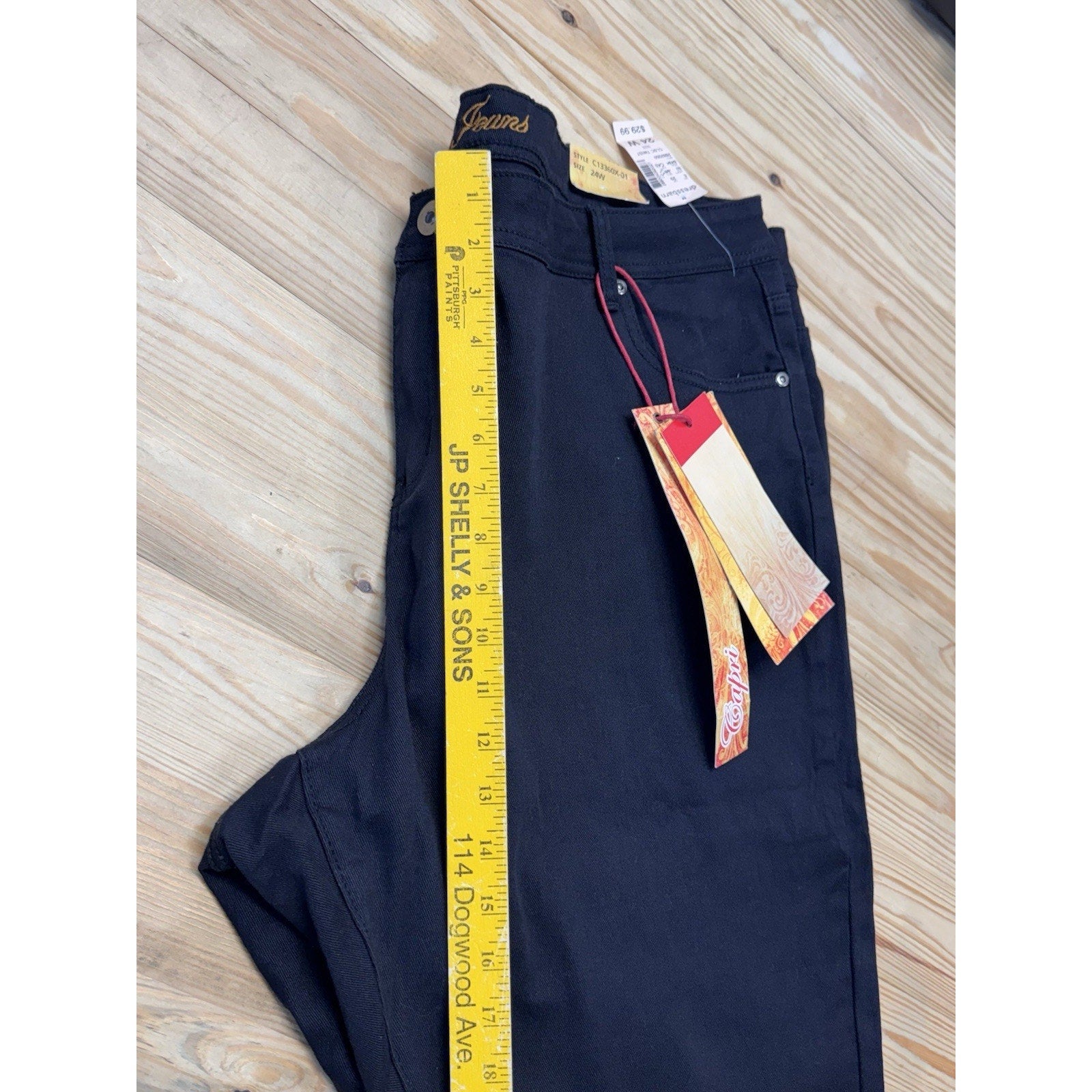 Elite Jeans Woman's Size 24W Black Capri Handcrafted Jeans Dressbarn NWT