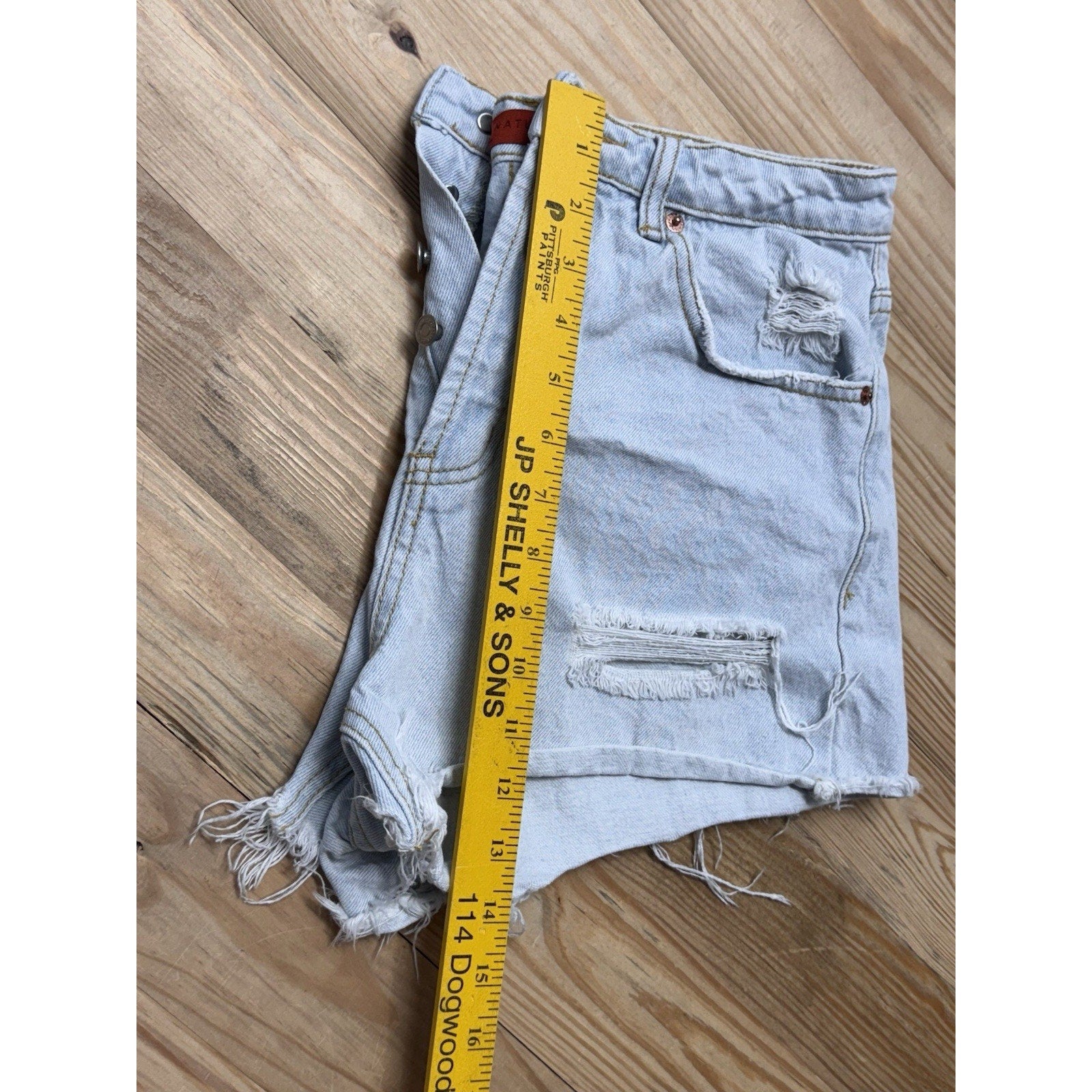 Signature8 Women's Button Fly Distressed High-Rise Denim Shorts Size Medium