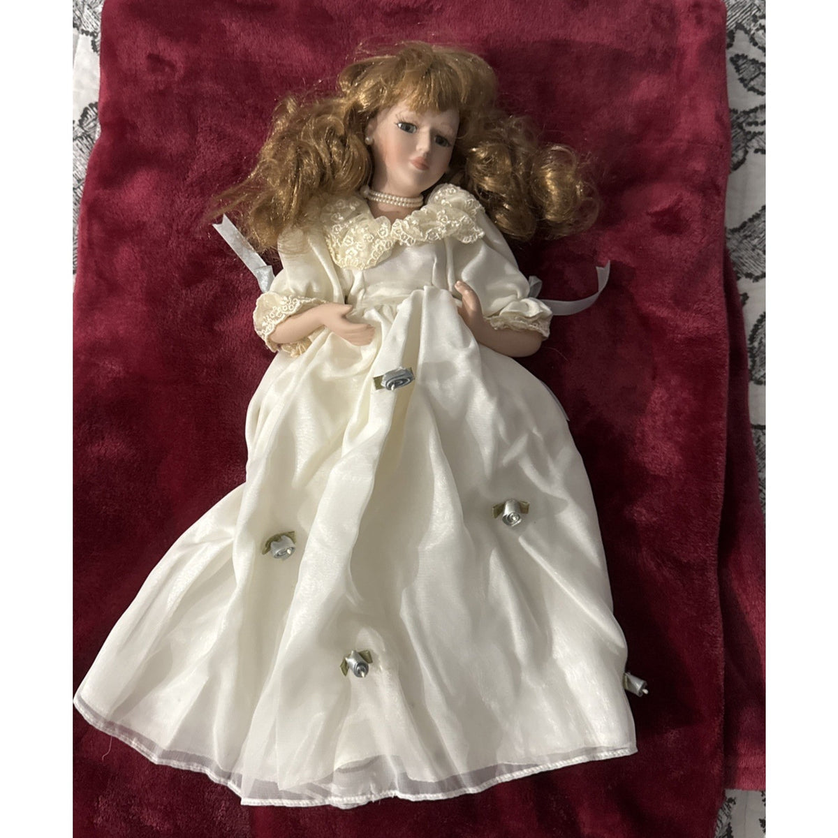 Avon 2000 Porcelain Bride Doll 18” White Wedding Gown Blonde Blue Eyes Vintage