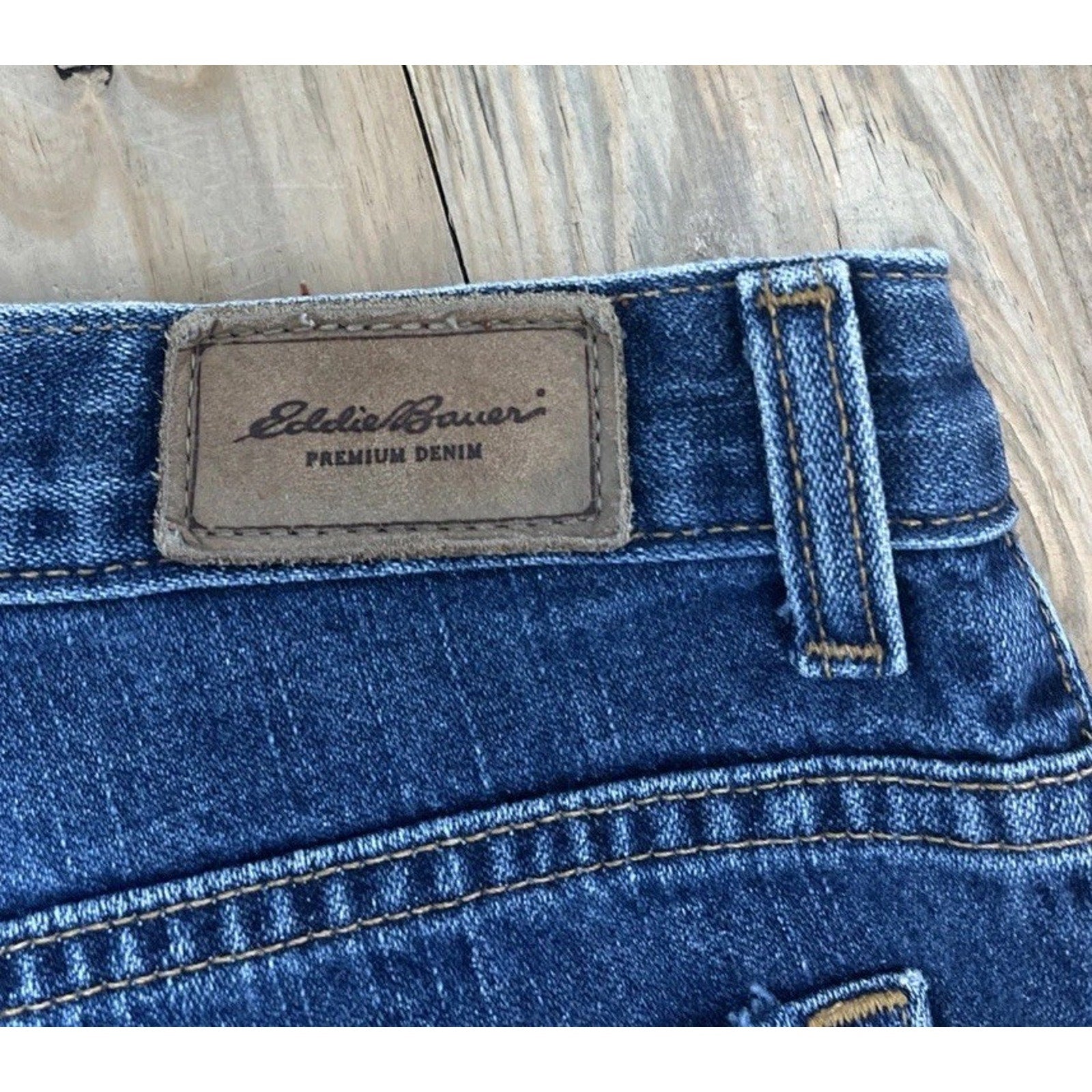 Eddie Bauer Classic Bootcut Jeans 10 Stretch 31x31 Medium Wash Denim Mid Rise