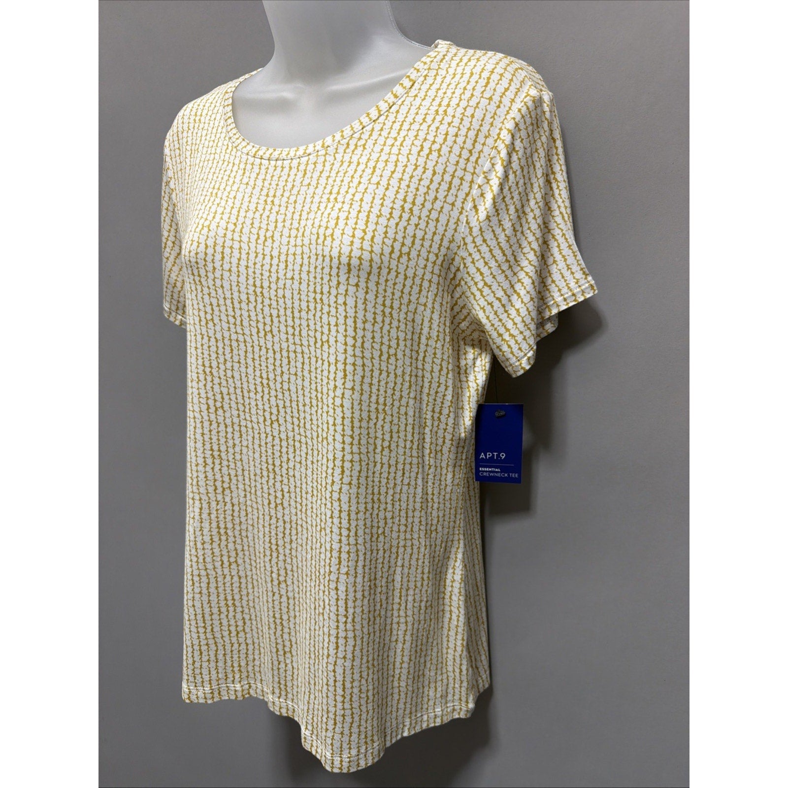 APT 9 Women's Essential Tee Shirt Top Medium Yellow White Twists Design New