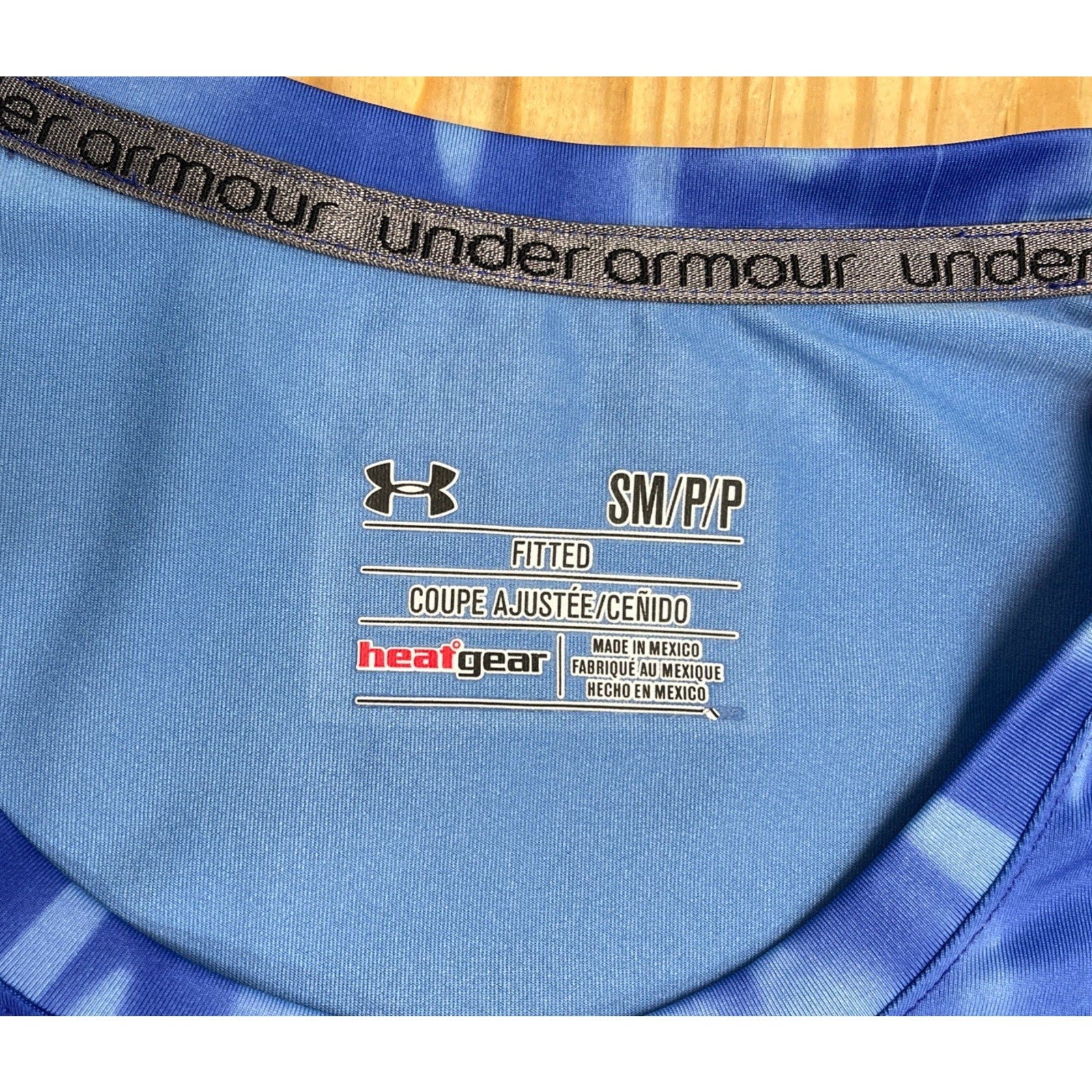 Under Armour Active Heat Gear Fitted Top Size S EUC Blue