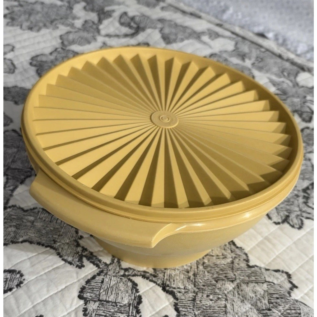VTG Tupperware Servalier Harvest Gold 6"x11" Salad Serving Bowl With Lid 881-3