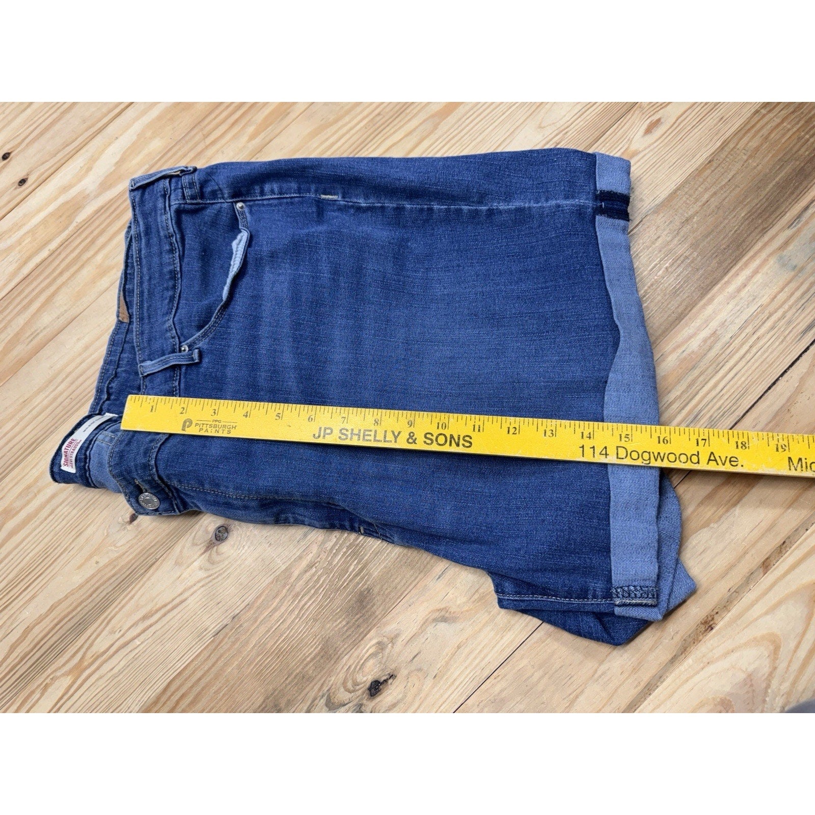 Levi Straus Signature Jean Shorts Women’s Plus Size 26W 45 Waist