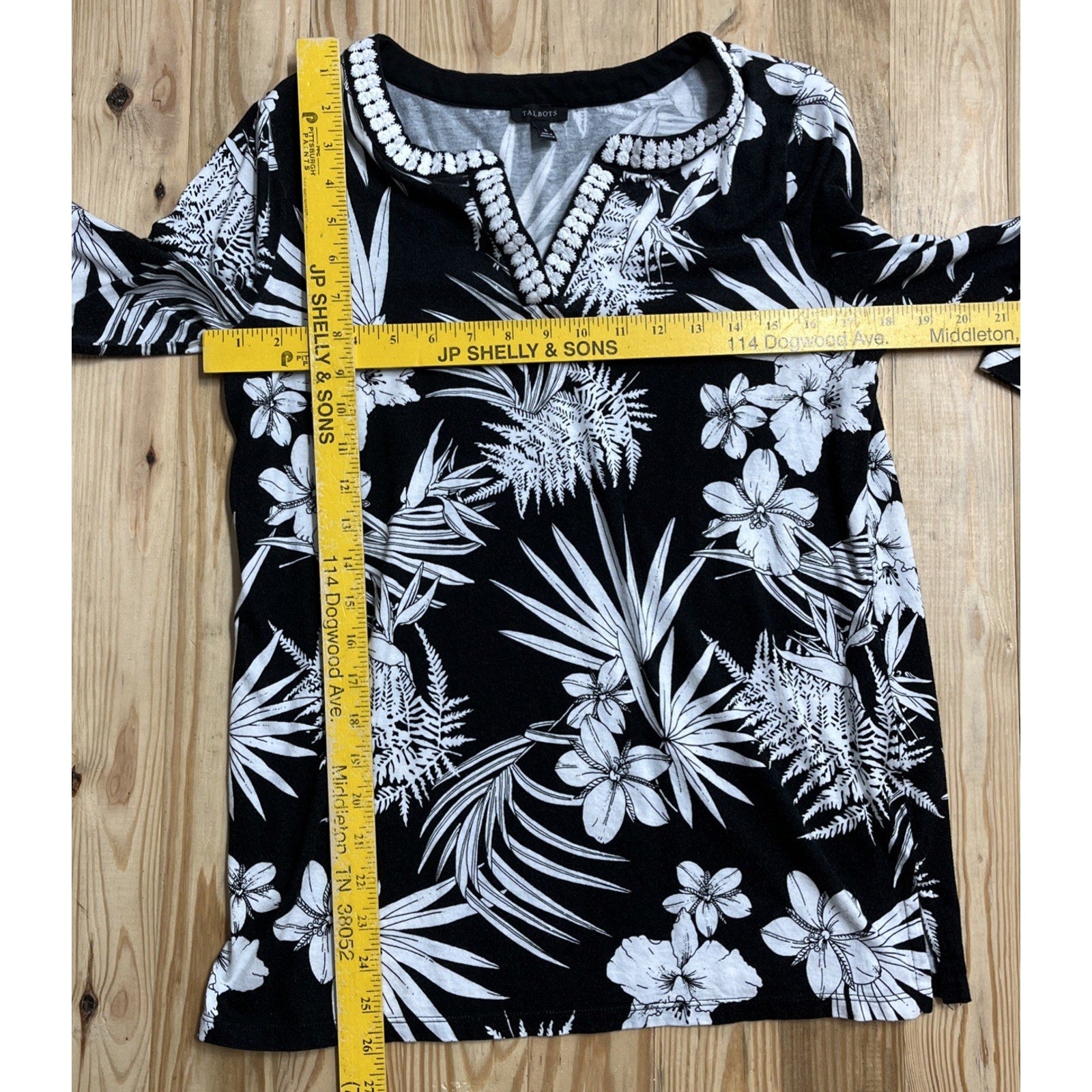 TALBOTS Black & White Floral Embroidered 3/4 Sleeve Tunic Top Size Small