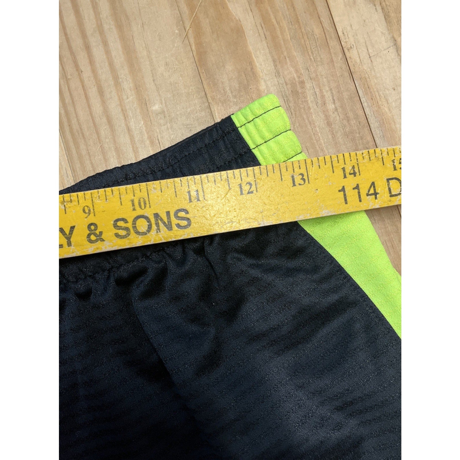 Nike Men's Basketball Shorts Black Neon Green Athletic Shorts, Small EUC