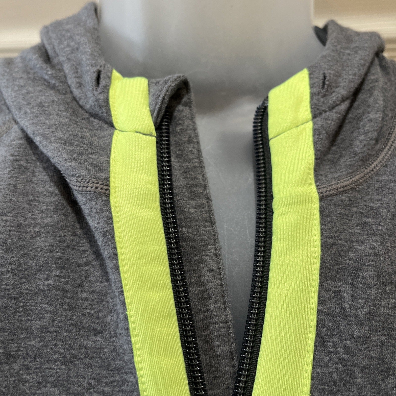 Nike Therma Fit Womens Gray Yellow Reflective Hoodie Full Zip Medium Running D9