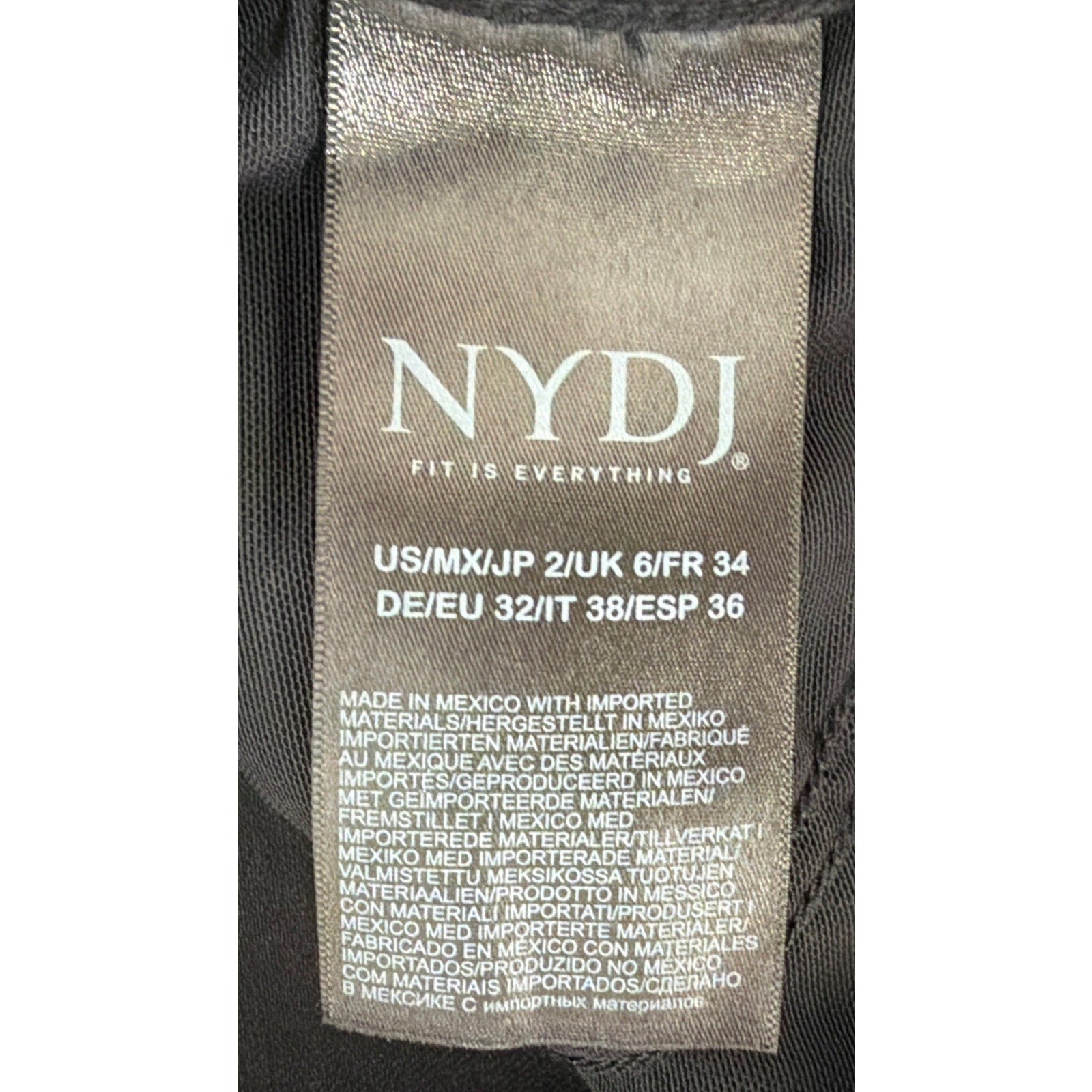 NYDJ Curves 360 Cropped Denim Size 2 Short Black Mid Rise 26" Inseam Split Seam