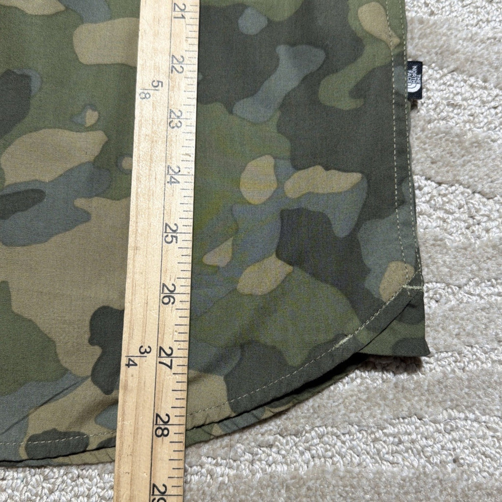 THE NORTH FACE BAY TRAIL WOODLAND CAMO SHORT SLEEVE BUTTON SHIRT Men Size S NWT