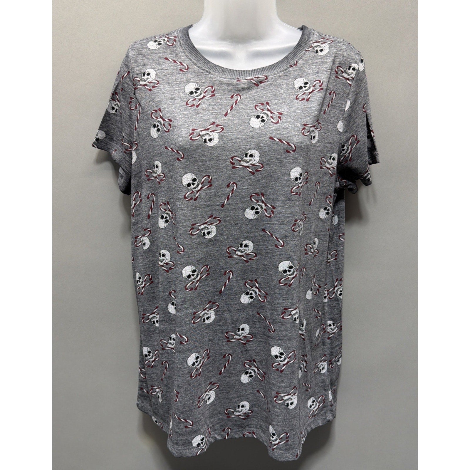 TORRID Classic Skull Candy Cane Short Sleeve T-Shirt Size 00 L Holiday