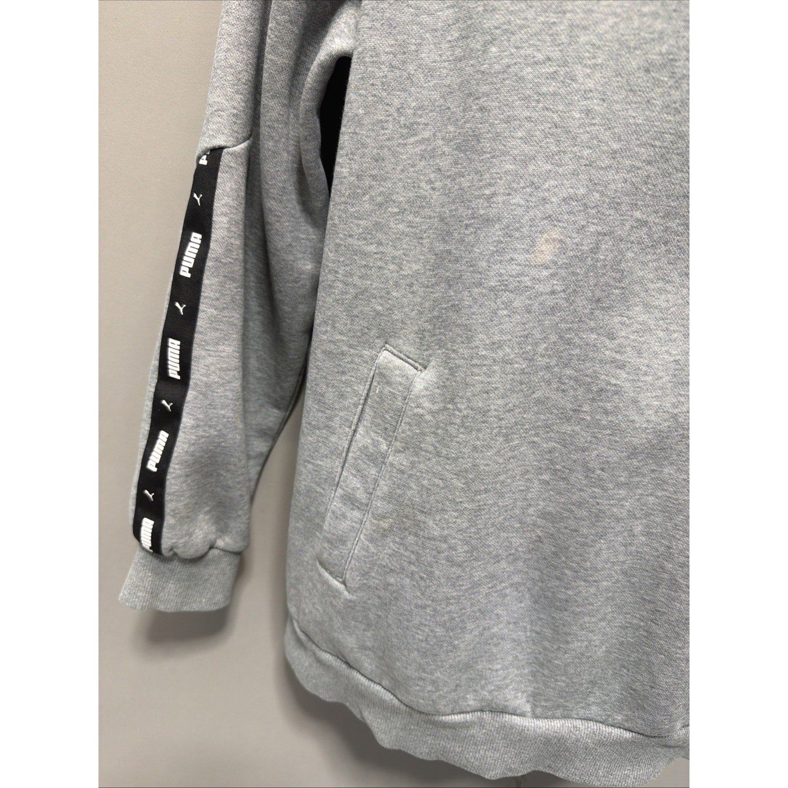 PUMA 1/4 ZIP MENS FLEECE SWEATSHIRT/JACKET (MEDIUM) Gray W/ Black LOGO