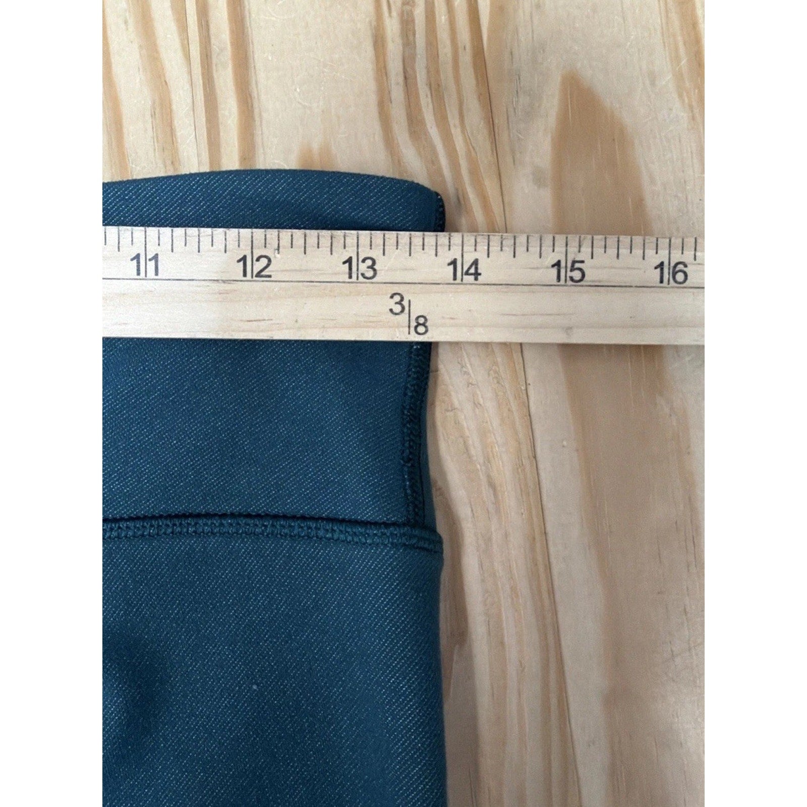 Lululemon size 6 laguna green high rise leggings mapped out 28"