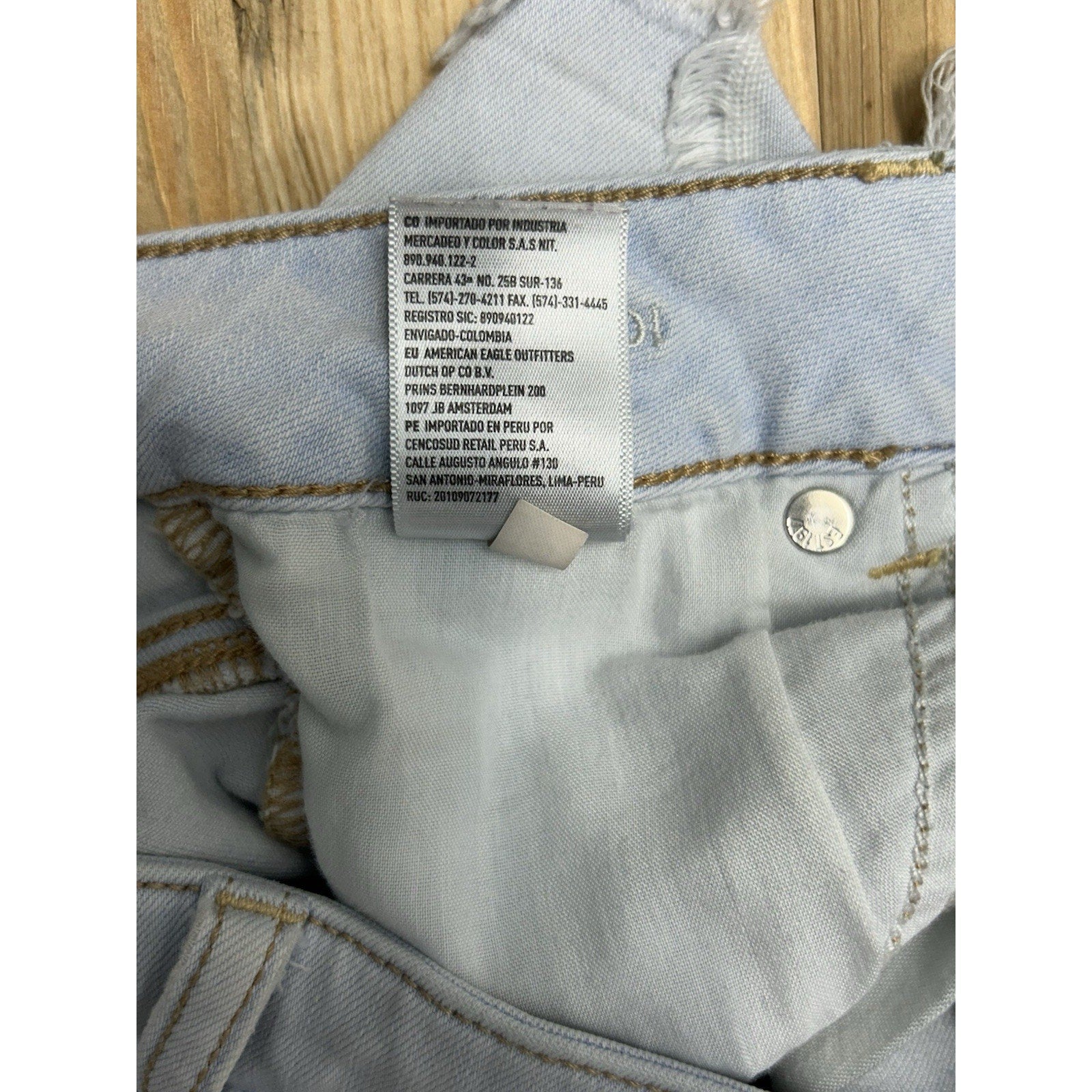 American Eagle Outfitters Midi Denim Light Blue Short Size 4
