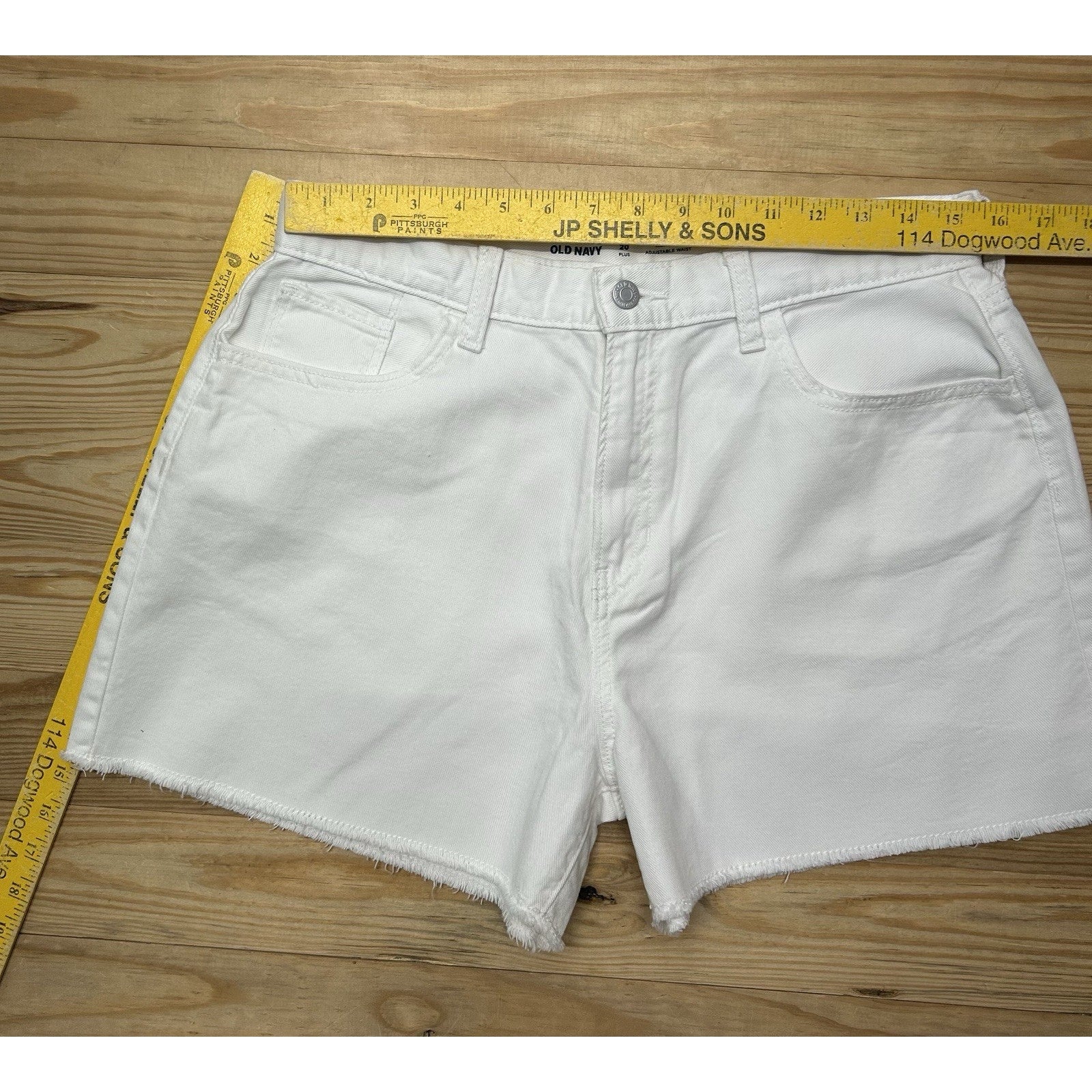 Old Navy White High-Rise Slouchy Straight Cut-Off Jean Shorts Women's Size20.