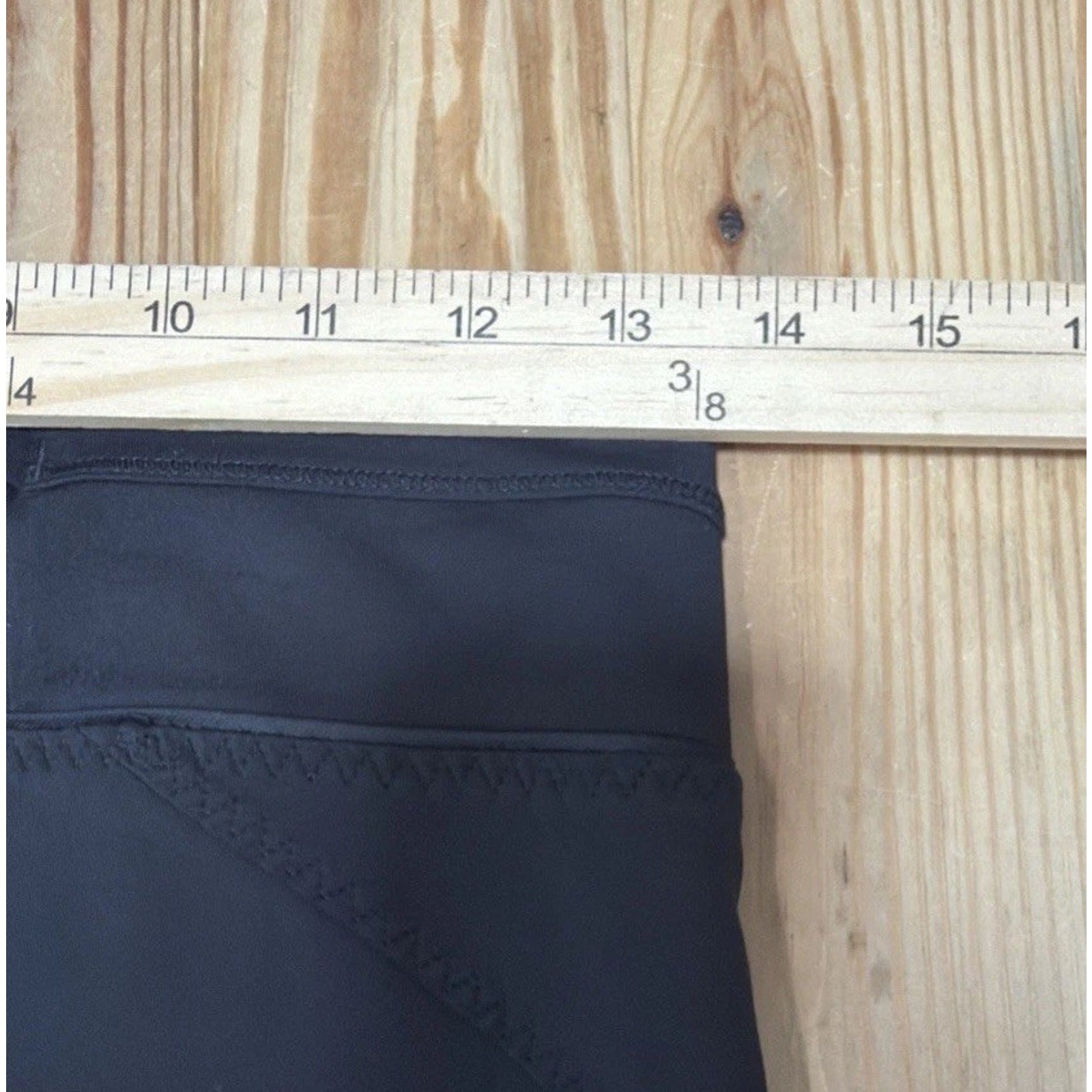 Lululemon Training Tough crop size 6 Black capri leggings with mesh