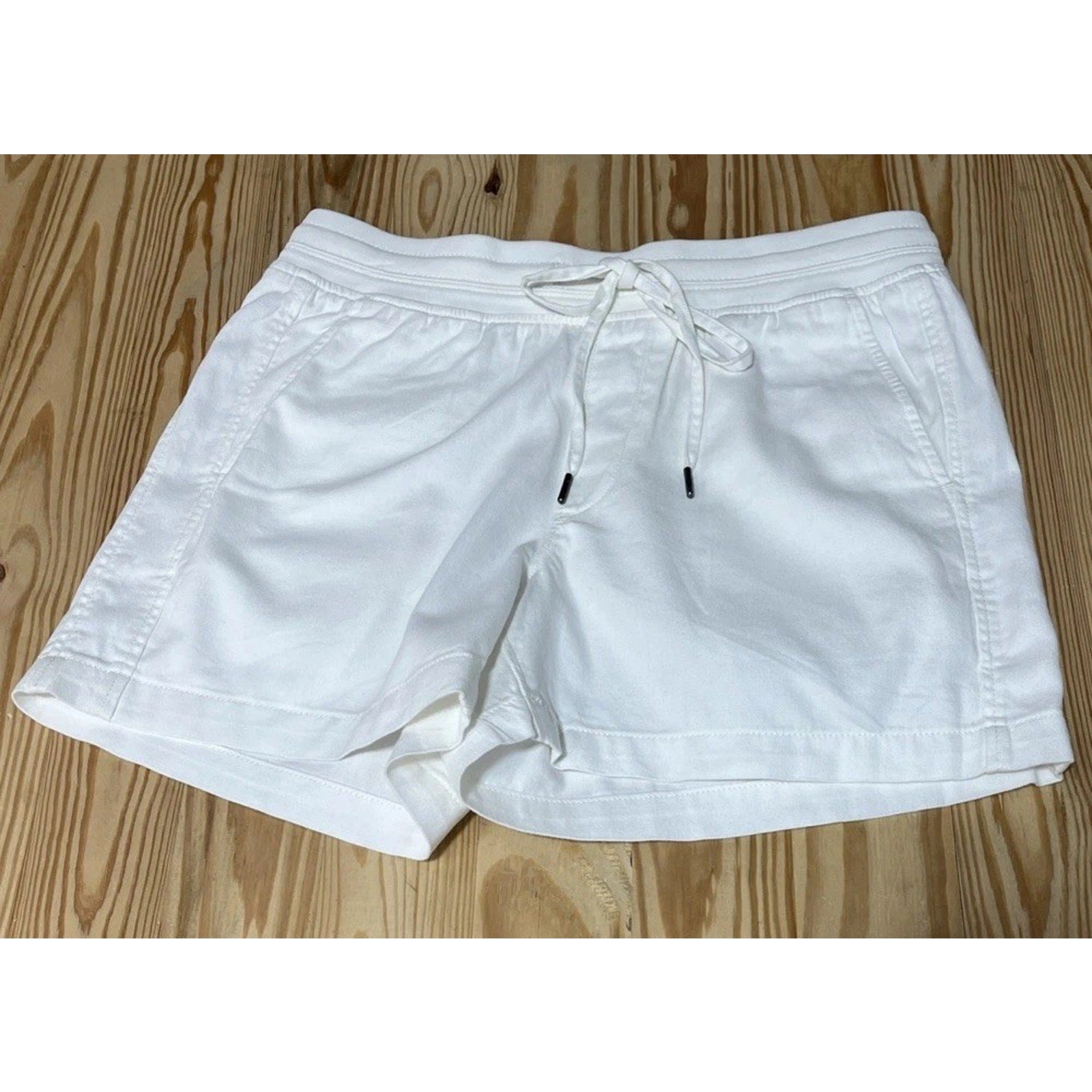 NWT Women's ORVIS Pull on Shorts Size Medium White