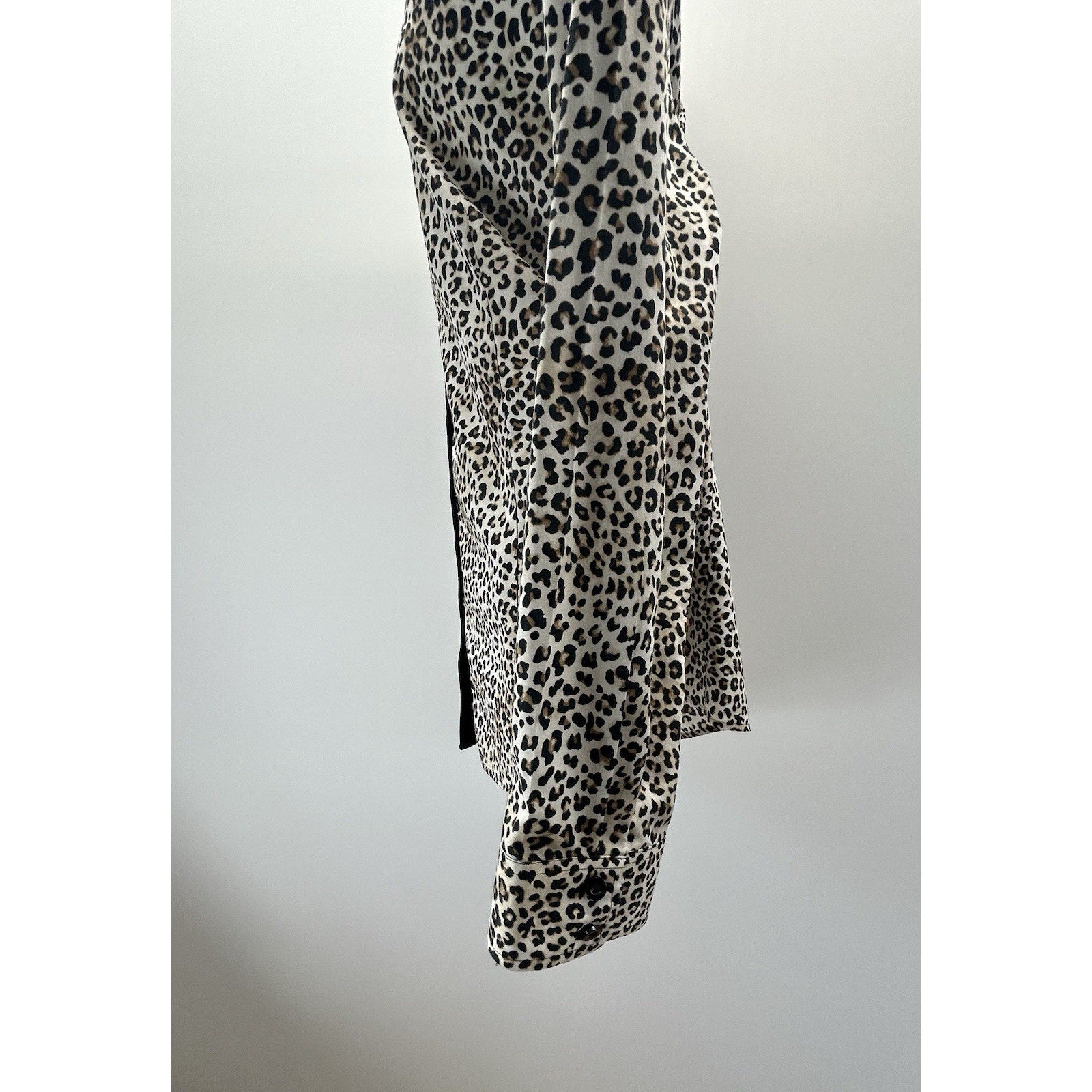 CHICO'S SZ 2 (Large/12) NO-IRON LONG SLEEVE BLOUSE LEOPARD PRINT BLOUSE NWOT.