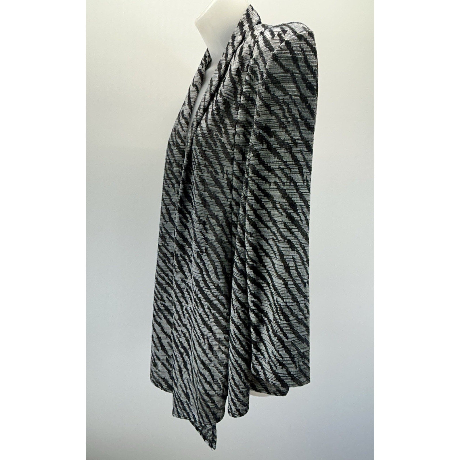Chico’s Women’s Sz 0 Open Long Front Black & Grey Pattern Cardigan Made In USA.