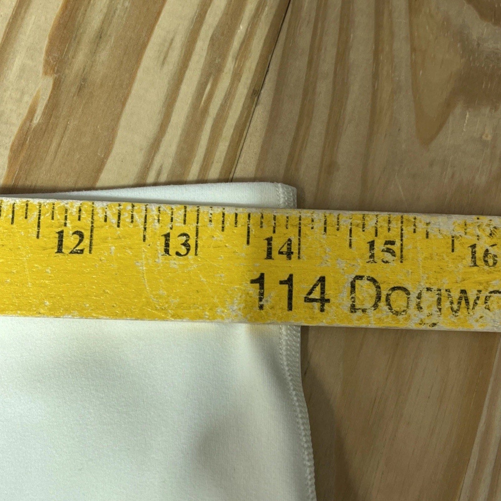 Lululemon Nulu and Mesh High-Rise Yoga Short 3.5" Shorts Ivory Cream Size 8
