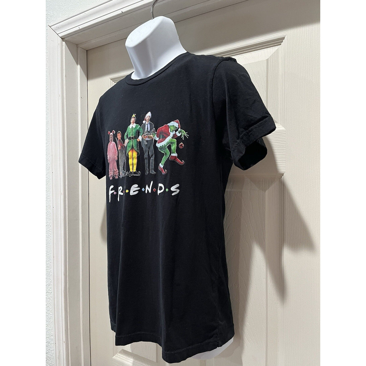 Friends Christmas Essential Black Unisex T-Shirt Size Small Grinch